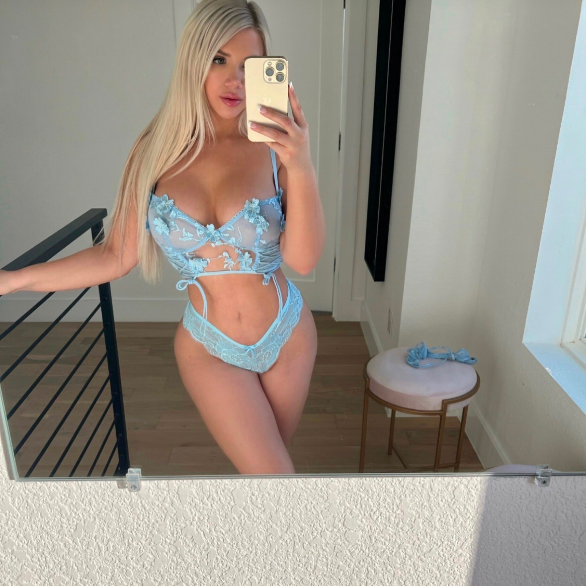 Carol is Female Escorts. | Thunder Bay | Ontario | Canada | canadapleasure.com 