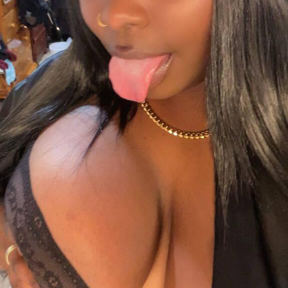 
                        Mona
                     is Female Escorts. | Kitchener | Ontario | Canada | canadapleasure.com 