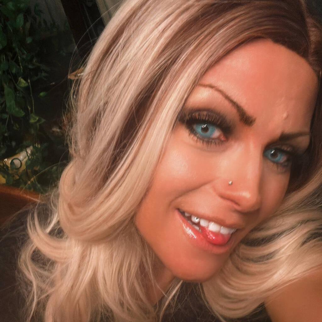 
                        Taylor
                     is Female Escorts. | Calgary | Alberta | Canada | canadapleasure.com 