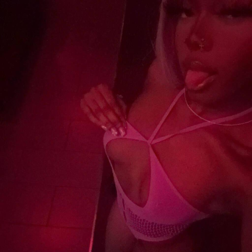 
                        Desiree
                     is Female Escorts. | Niagara | Ontario | Canada | canadapleasure.com 