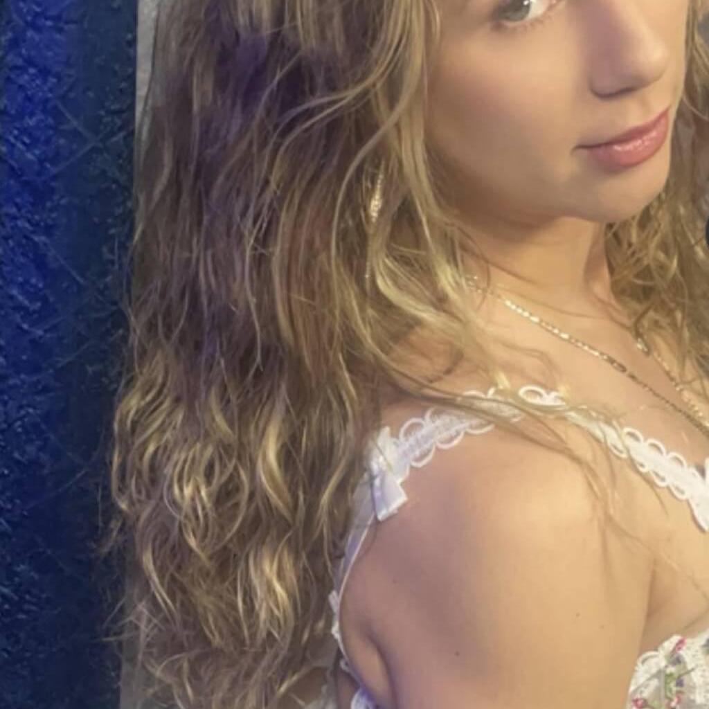 
                        Veronica  AirportDrive
                     is Female Escorts. | Regina | Saskatchewan | Canada | canadapleasure.com 