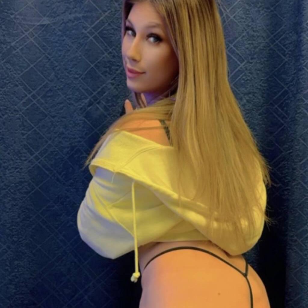 
                        Veronica  AirportDrive
                     is Female Escorts. | Saskatoon | Saskatchewan | Canada | canadapleasure.com 