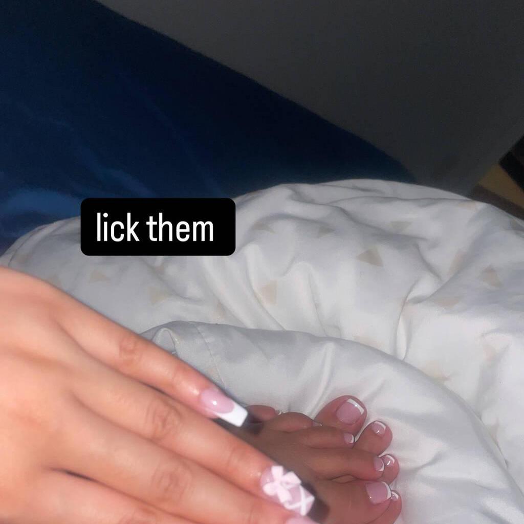 
                        Vv
                     is Female Escorts. | Calgary | Alberta | Canada | canadapleasure.com 