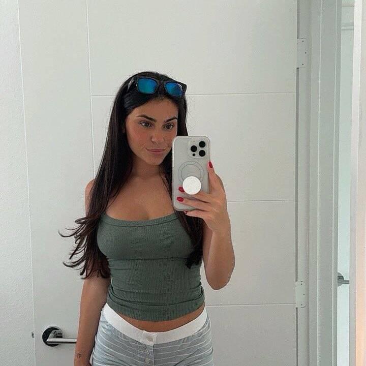 
                        Lyna
                     is Female Escorts. | Saguenay | Quebec | Canada | canadapleasure.com 