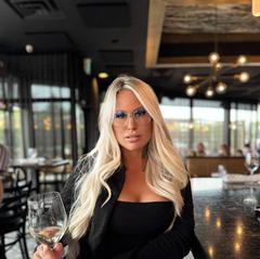 
                        Ellouux
                     is Female Escorts. | Toronto | Ontario | Canada | canadapleasure.com 