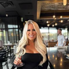 
                        Ellouux
                     is Female Escorts. | Toronto | Ontario | Canada | canadapleasure.com 