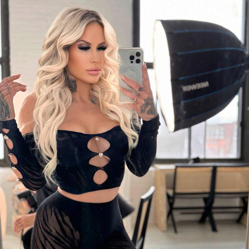 
                        Ellouux
                     is Female Escorts. | Toronto | Ontario | Canada | canadapleasure.com 