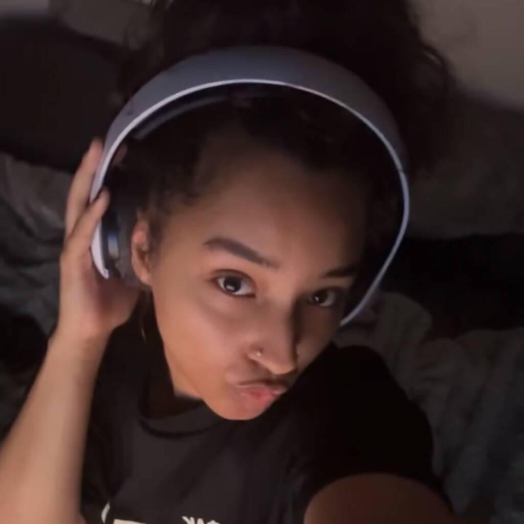 
                        Nae Maude
                     is Female Escorts. | Fredericton | New Brunswick | Canada | canadapleasure.com 