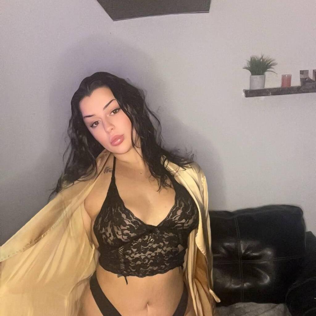 
                        Hollyann
                     is Female Escorts. | windsor | Ontario | Canada | canadapleasure.com 