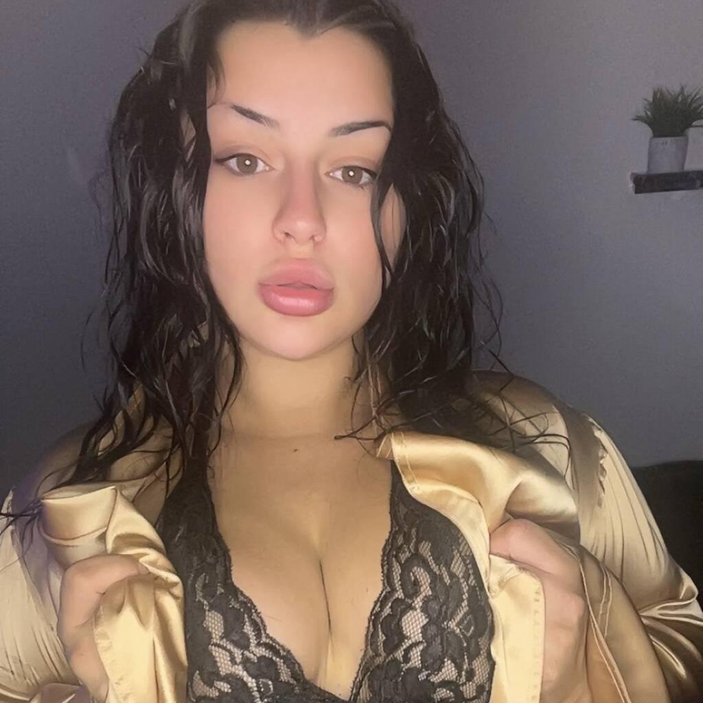 
                        Hollyann
                     is Female Escorts. | windsor | Ontario | Canada | canadapleasure.com 