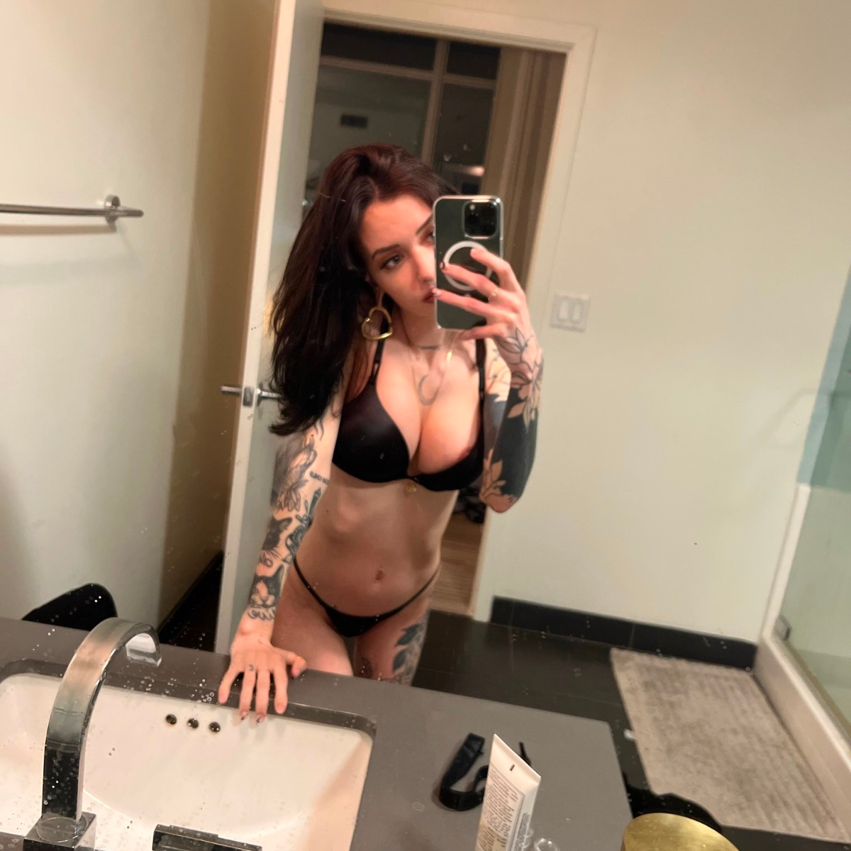 Zoe is Female Escorts. | Cambridge | Ontario | Canada | canadapleasure.com 