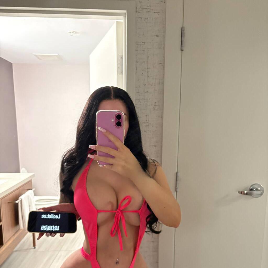 
                        Holly
                     is Female Escorts. | Vancouver | British Columbia | Canada | canadapleasure.com 