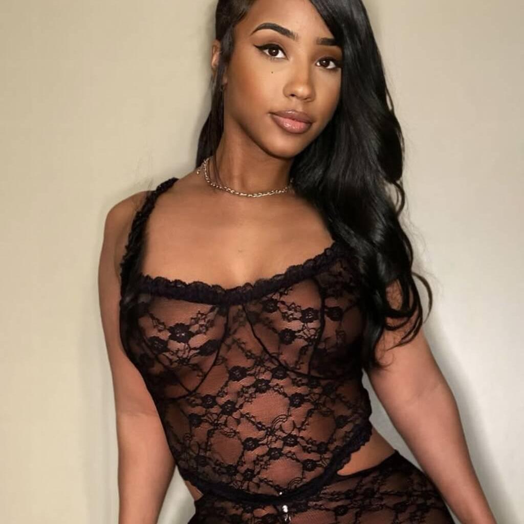 
                        Lia
                     is Female Escorts. | Calgary | Alberta | Canada | canadapleasure.com 