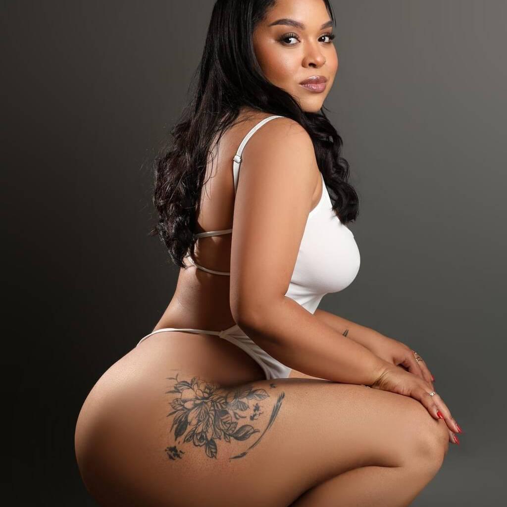 
                        Luna
                     is Female Escorts. | windsor | Ontario | Canada | canadapleasure.com 