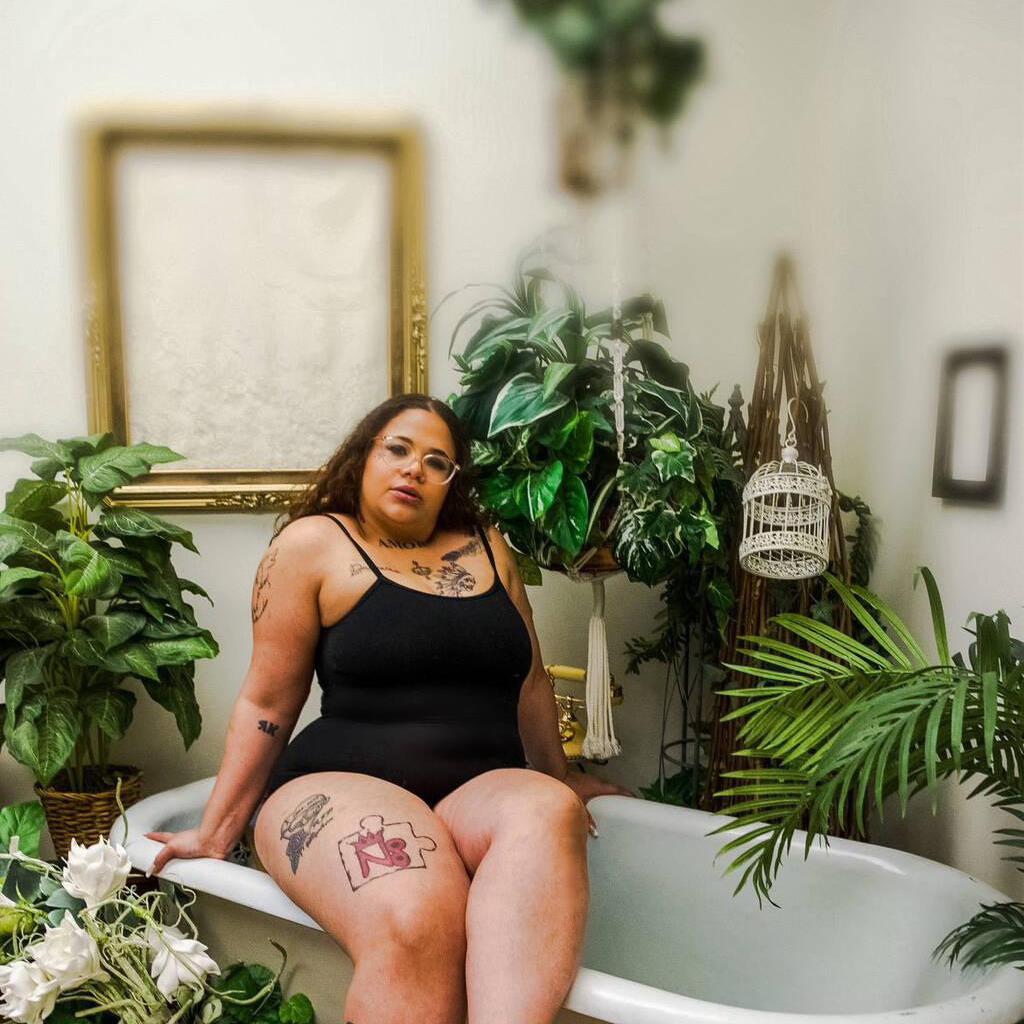 
                        Cymone
                     is Female Escorts. | Calgary | Alberta | Canada | canadapleasure.com 