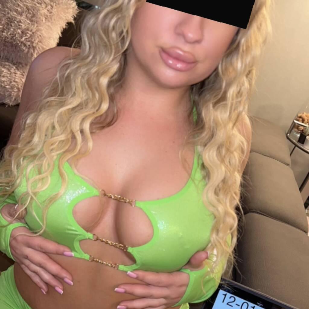 
                        Alanna
                     is Female Escorts. | Quebec City | Quebec | Canada | canadapleasure.com 