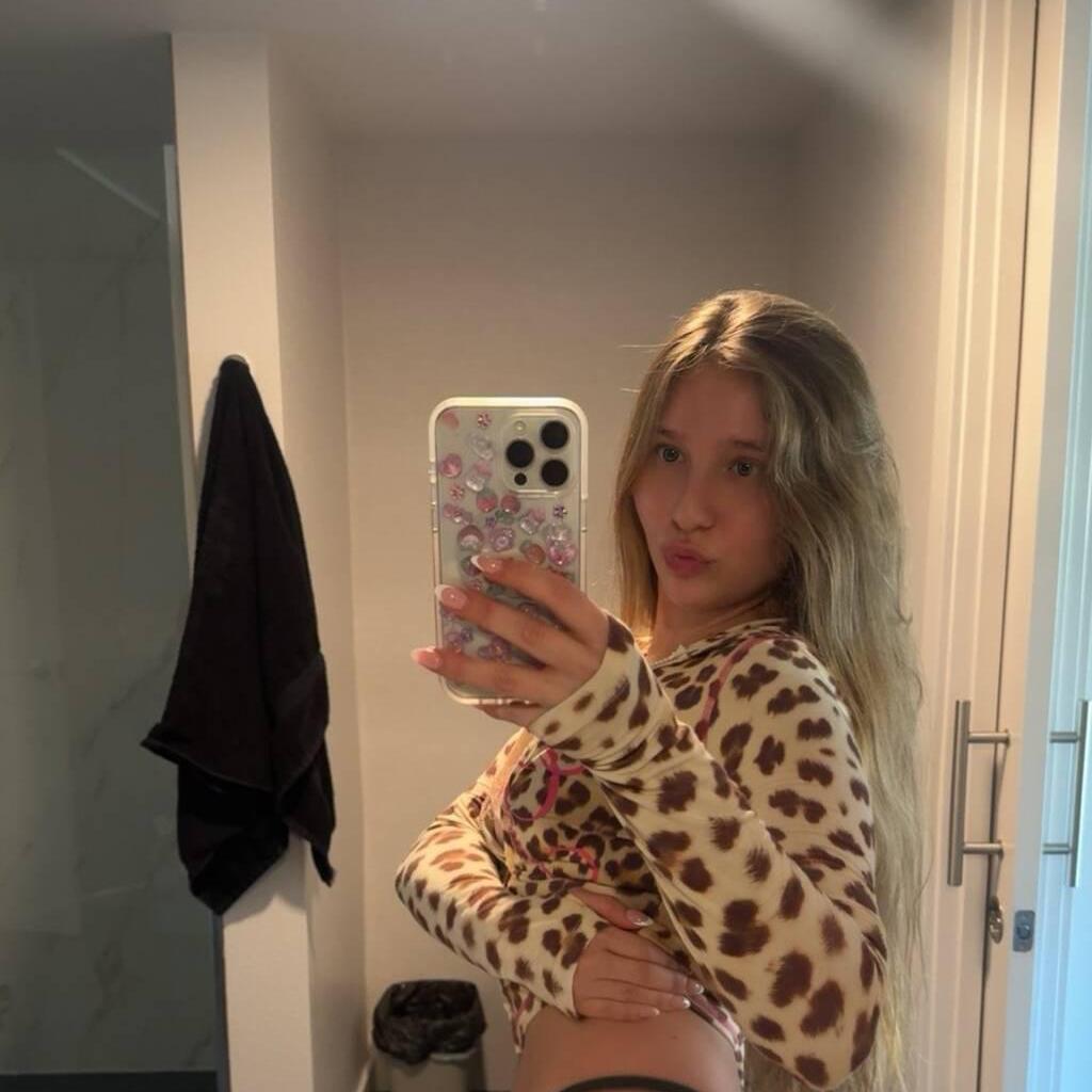 
                        Luna
                     is Female Escorts. | Trois Rivieres | Quebec | Canada | canadapleasure.com 