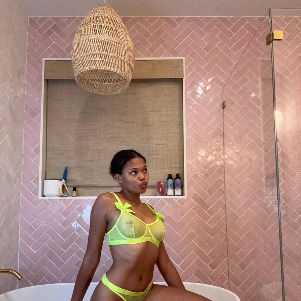 
                        Maude
                     is Female Escorts. | Red Deer | Alberta | Canada | canadapleasure.com 