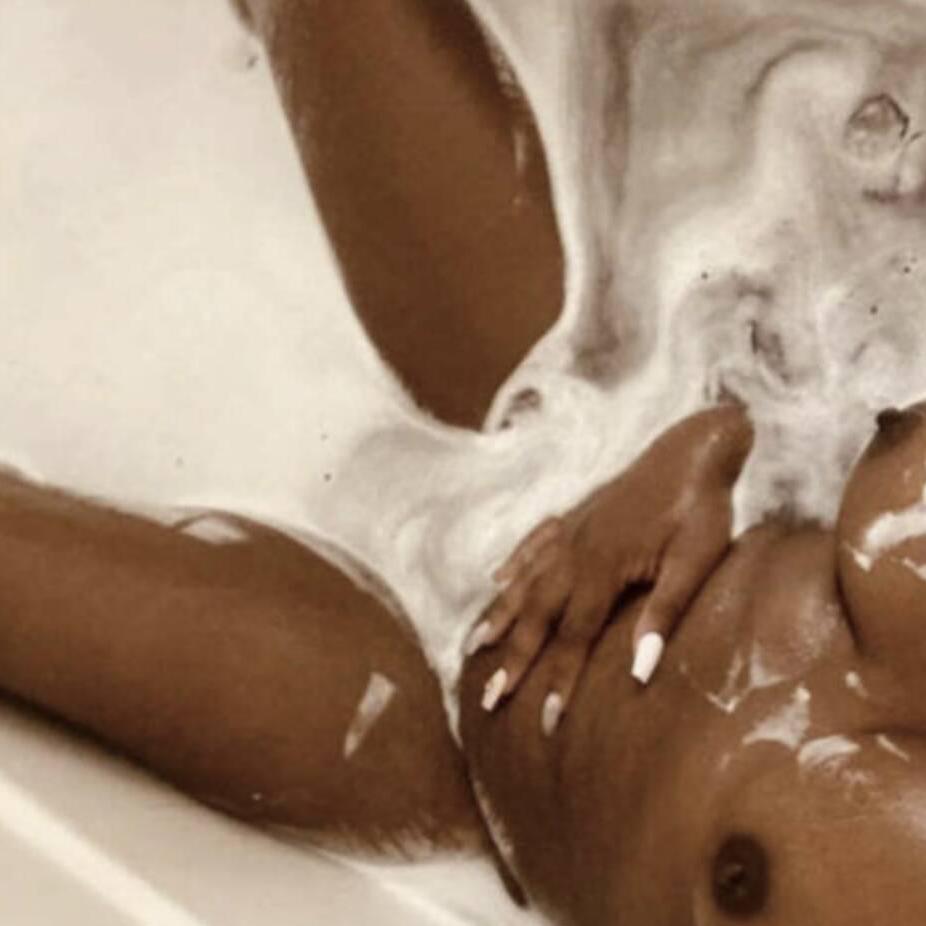 
                        Eloïse
                     is Female Escorts. | Calgary | Alberta | Canada | canadapleasure.com 