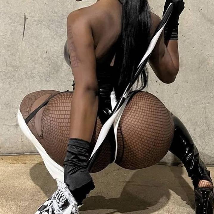 
                        skye
                     is Female Escorts. | Montreal | Quebec | Canada | canadapleasure.com 