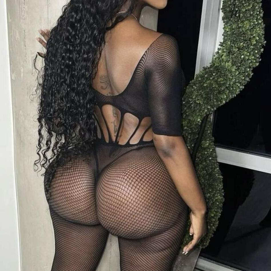 
                        skye
                     is Female Escorts. | Montreal | Quebec | Canada | canadapleasure.com 