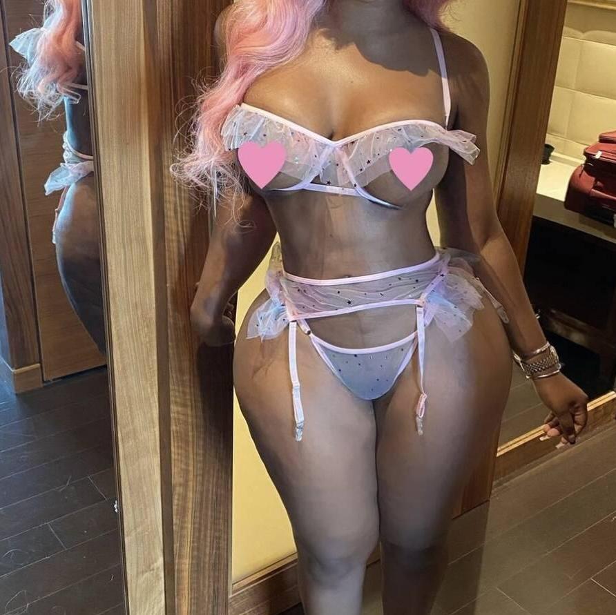 
                        skye
                     is Female Escorts. | Montreal | Quebec | Canada | canadapleasure.com 