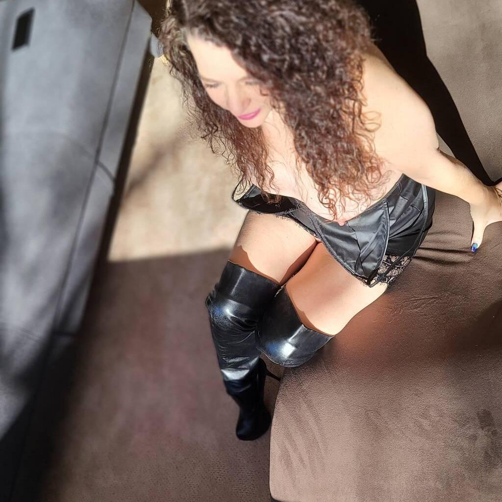 
                        Sapphire
                     is Female Escorts. | Niagara | Ontario | Canada | canadapleasure.com 