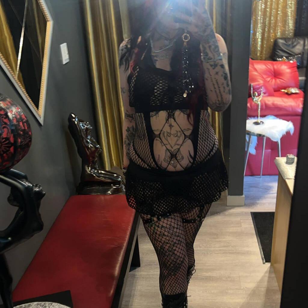
                        Shadow
                     is Female Escorts. | Lethbridge | Alberta | Canada | canadapleasure.com 