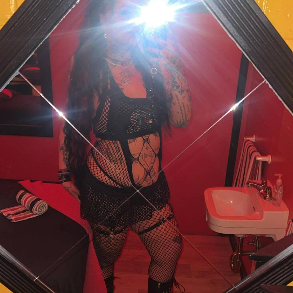 
                        Shadow
                     is Female Escorts. | Lethbridge | Alberta | Canada | canadapleasure.com 
