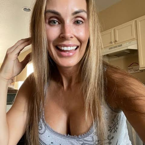 Suzy is Female Escorts. | Brantford | Ontario | Canada | canadapleasure.com 