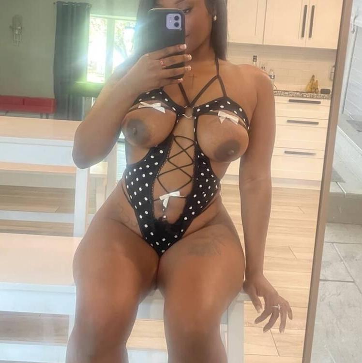 
                        Lola
                     is Female Escorts. | Calgary | Alberta | Canada | canadapleasure.com 