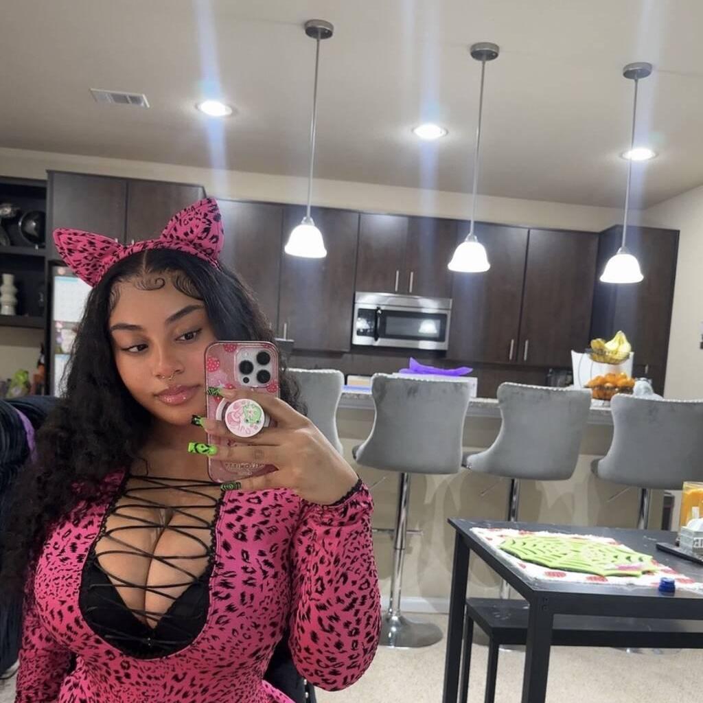 
                        Julia
                     is Female Escorts. | Niagara | Ontario | Canada | canadapleasure.com 