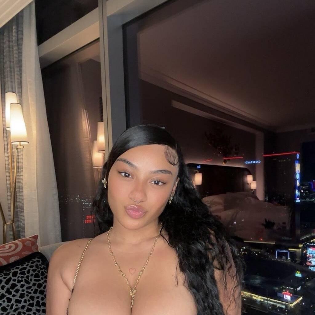 
                        Julia
                     is Female Escorts. | Niagara | Ontario | Canada | canadapleasure.com 