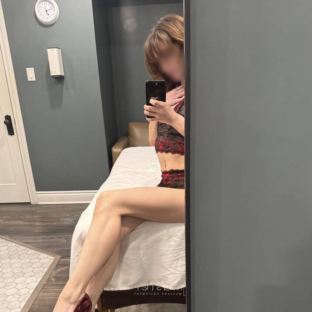 
                        Esme
                     is Female Escorts. | Niagara | Ontario | Canada | canadapleasure.com 