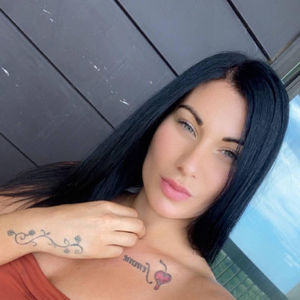 
                        Riley
                     is Female Escorts. | Regina | Saskatchewan | Canada | canadapleasure.com 