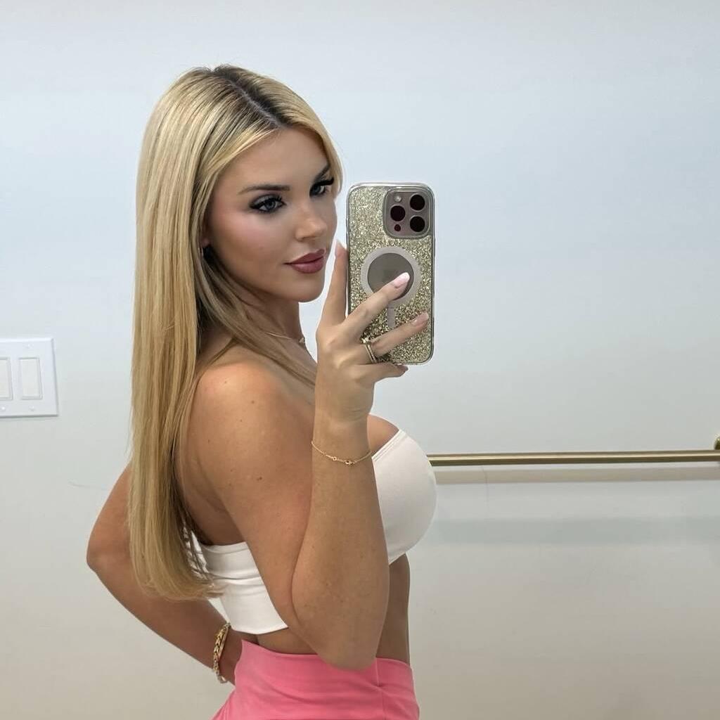 
                        Valerie
                     is Female Escorts. | Calgary | Alberta | Canada | canadapleasure.com 