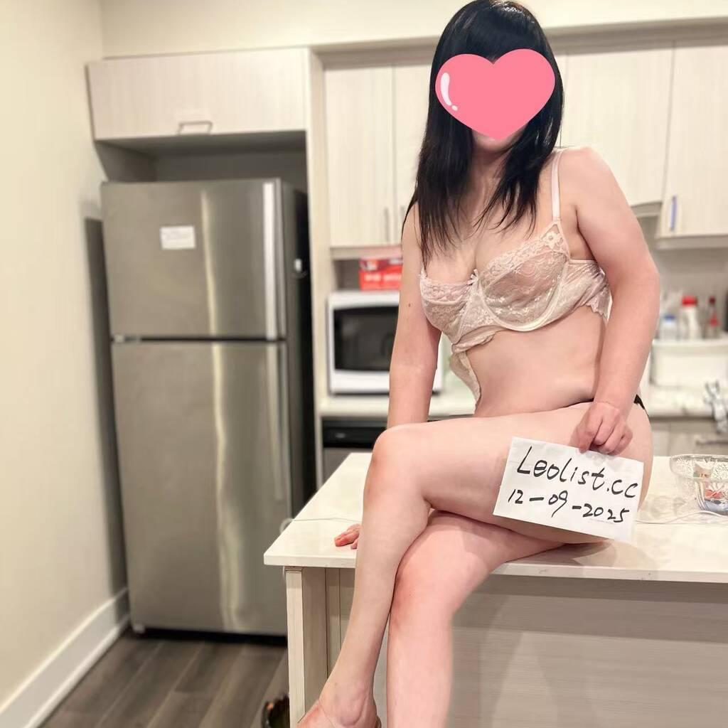 
                        Rose
                     is Female Escorts. | Hamilton | Ontario | Canada | canadapleasure.com 