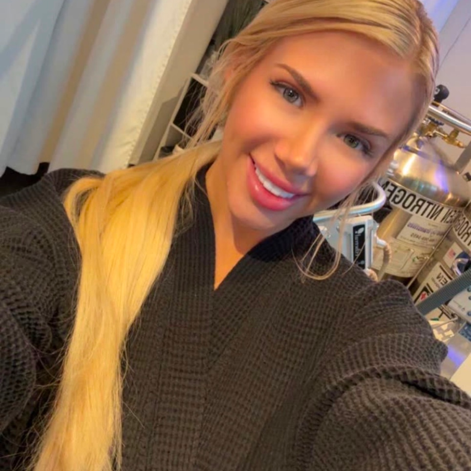 Carol is Female Escorts. | Windsor | Ontario | Canada | canadapleasure.com 