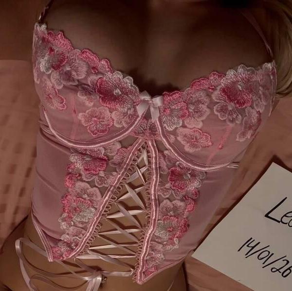 
                        Lexie
                     is Female Escorts. | Calgary | Alberta | Canada | canadapleasure.com 