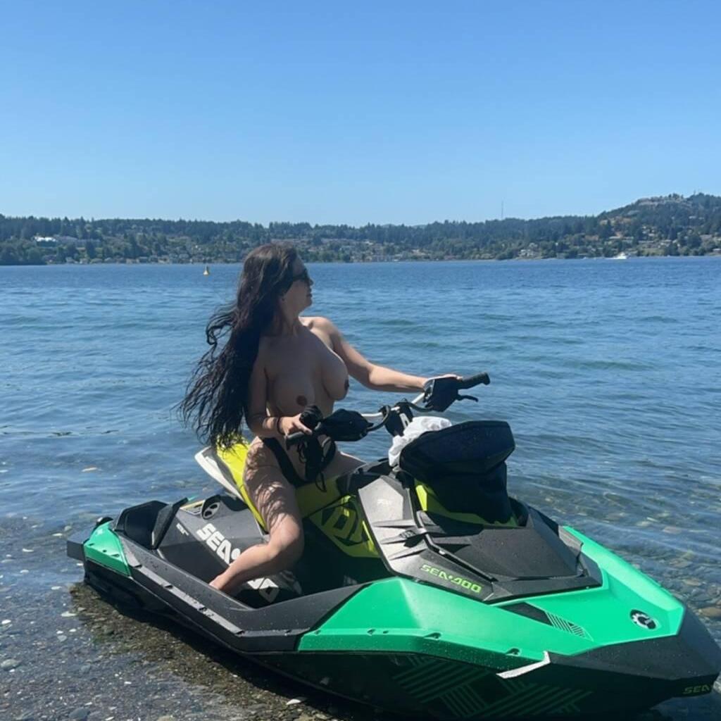 
                        Scarett Rose
                     is Female Escorts. | Nanaimo | British Columbia | Canada | canadapleasure.com 