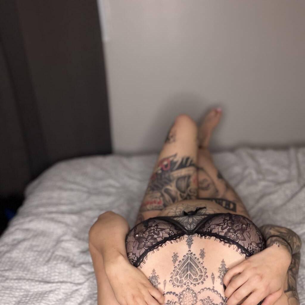 
                        April
                     is Female Escorts. | Calgary | Alberta | Canada | canadapleasure.com 