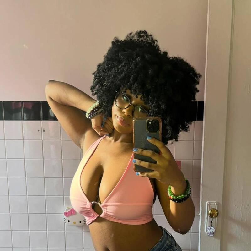 
                        Tolu
                     is Female Escorts. | Moncton | New Brunswick | Canada | canadapleasure.com 