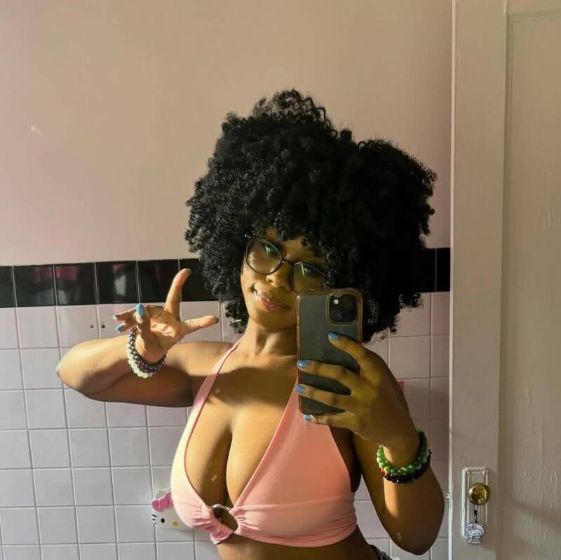 
                        Tolu
                     is Female Escorts. | Moncton | New Brunswick | Canada | canadapleasure.com 
