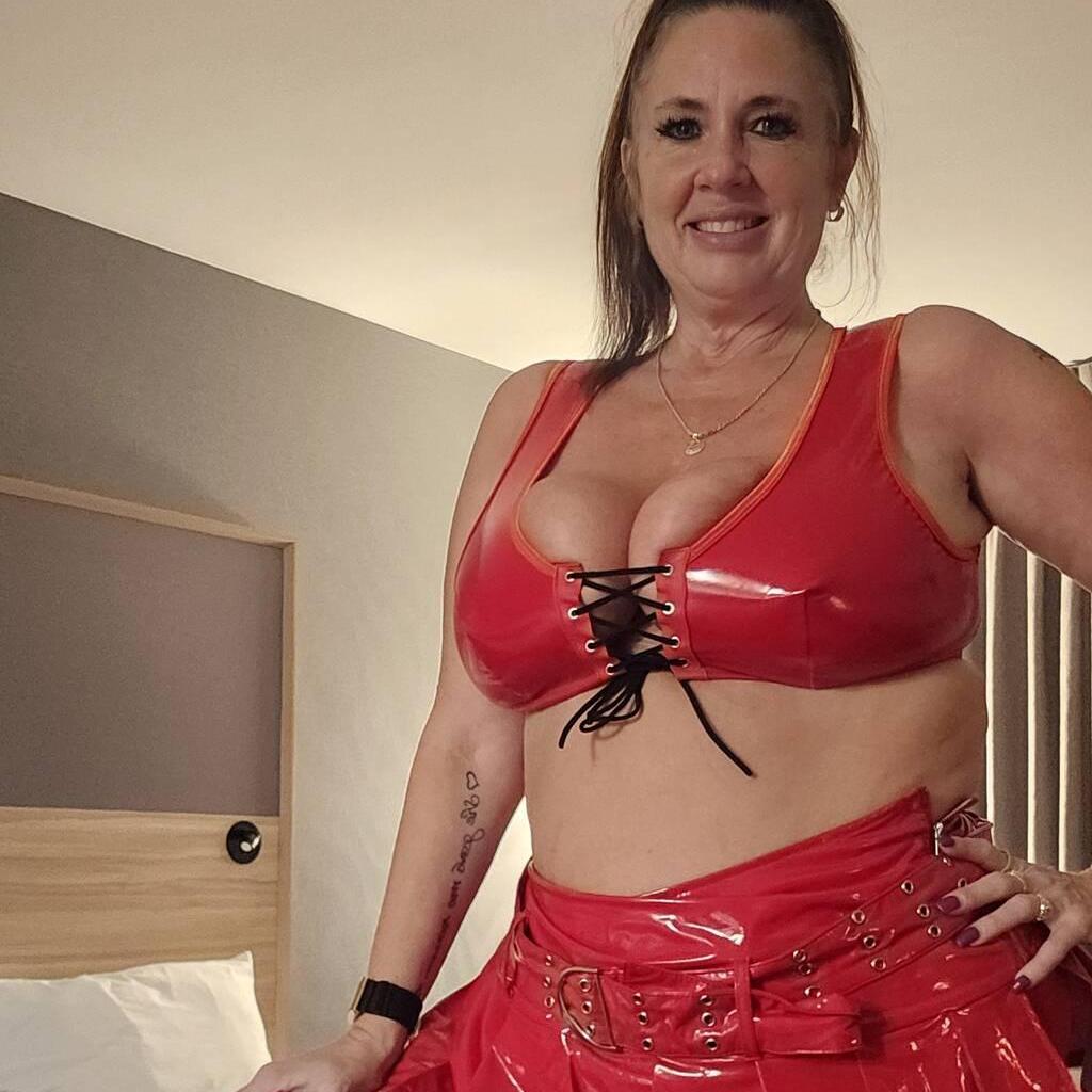 
                        Cougarnikki
                     is Female Escorts. | Moncton | New Brunswick | Canada | canadapleasure.com 