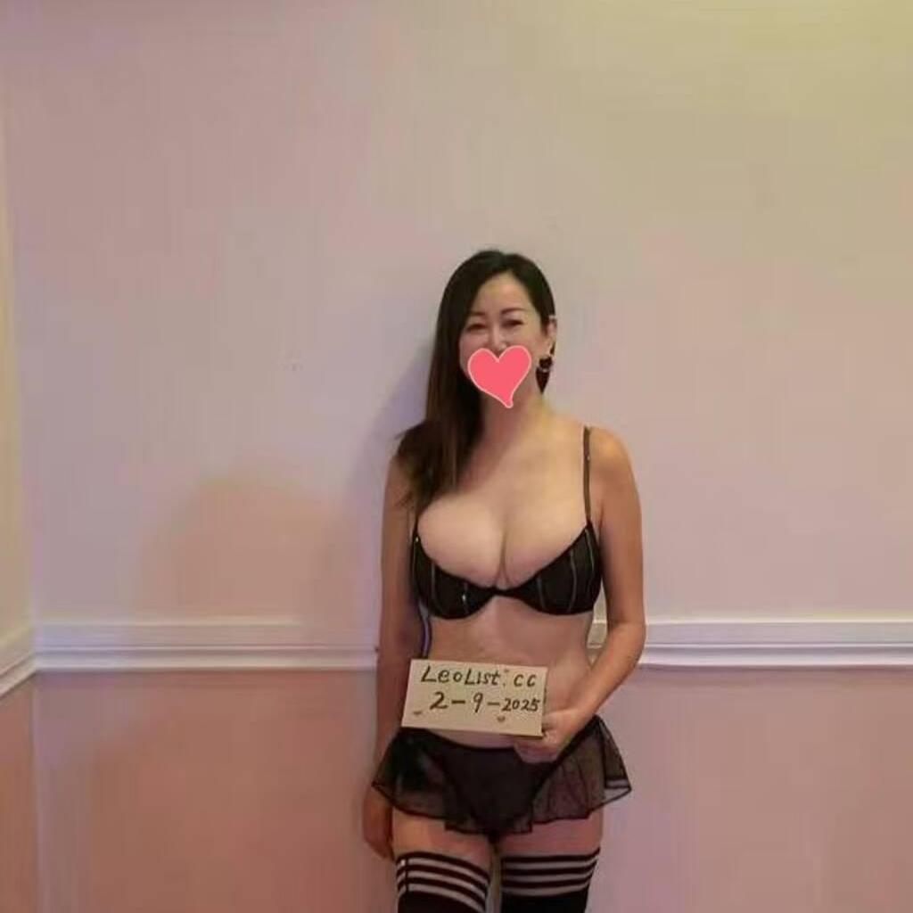 
                        Lucy
                     is Female Escorts. | Calgary | Alberta | Canada | canadapleasure.com 