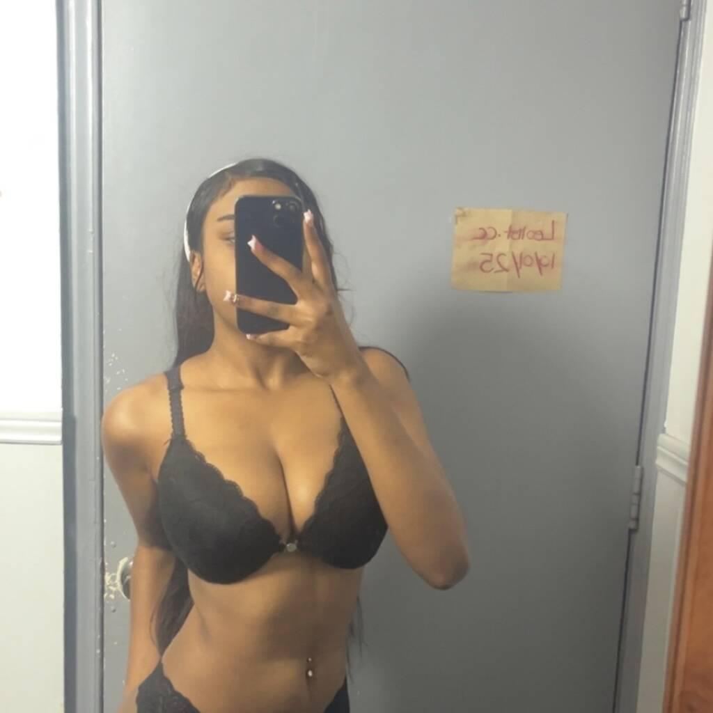 
                        Sky
                     is Female Escorts. | Toronto | Ontario | Canada | canadapleasure.com 