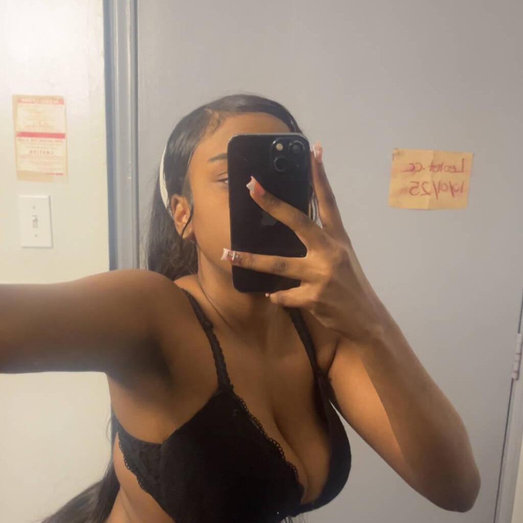 
                        Sky
                     is Female Escorts. | Toronto | Ontario | Canada | canadapleasure.com 