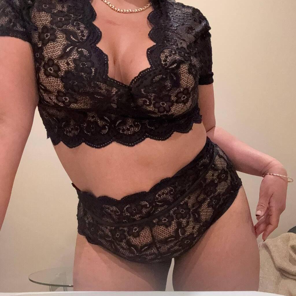 
                        Naomi
                     is Female Escorts. | Hamilton | Ontario | Canada | canadapleasure.com 