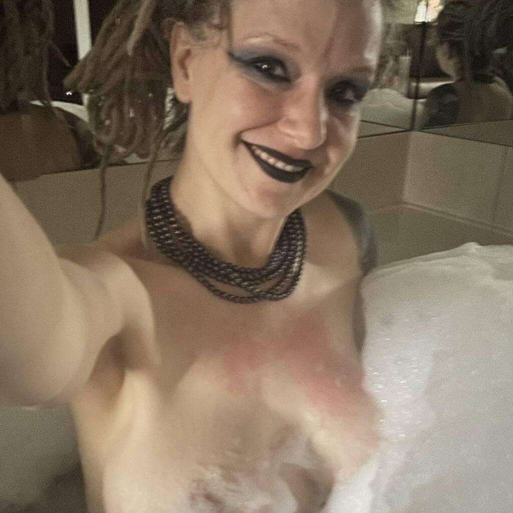 
                        Raven
                     is Female Escorts. | Toronto | Ontario | Canada | canadapleasure.com 