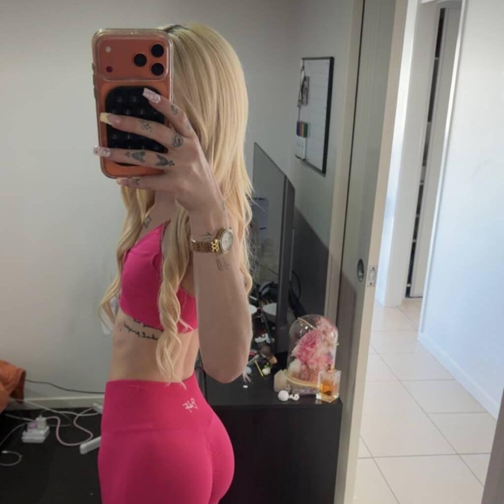 
                        Summer
                     is Female Escorts. | Comox Balley | British Columbia | Canada | canadapleasure.com 